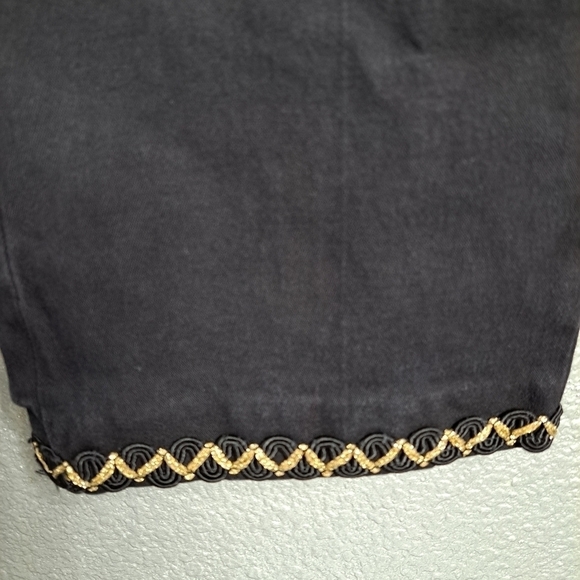 Briggs Petite Capris With Gold Trim - Picture 3 of 4